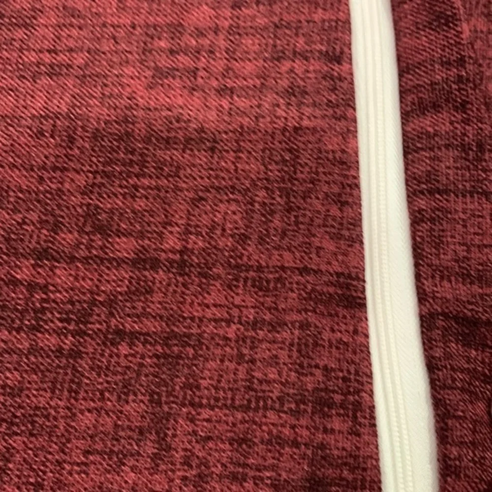 Pair of Pillow Shams Burgundy 27x27 See measurement pictures‎